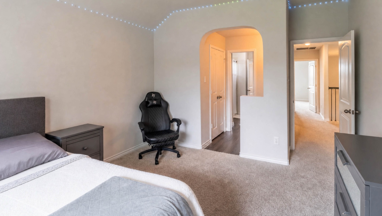 Real Estate Photo 9