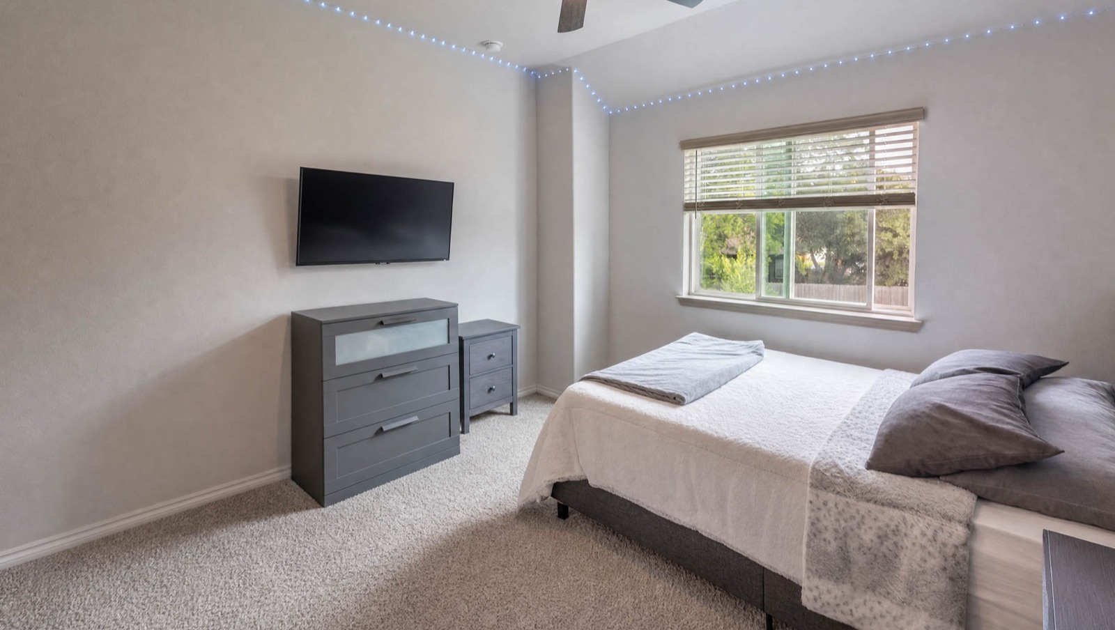 Real Estate Photo 13